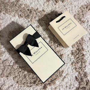 Jo Malone gift box gift wrap ribbon
